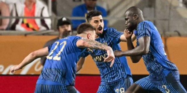 世俱杯史诗之战：新月4-3淘汰曼城，FIFA主席惊讶不已