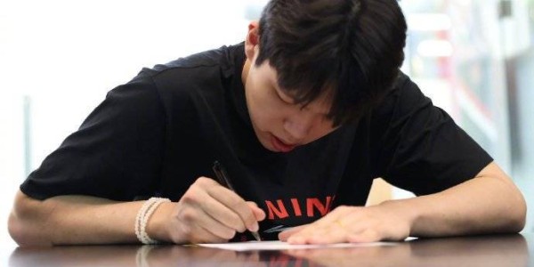 开拓者官宣签约杨瀚森 新秀合同4年2139万美元