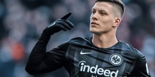 引援眼光毒辣, 身价破亿前锋加盟, 德甲豪强成“新黑店”