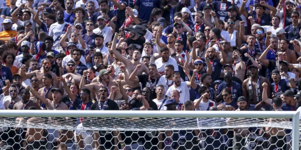 PSG球迷行为失控，欧冠冠军背后的代价