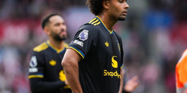 热门球员齐尔克泽转会风云：罗马曼联的博弈与期待